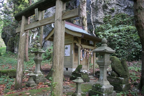矢葺明神（漆山神社） 葡萄 村上市 新潟県