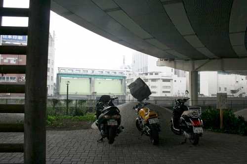 箱崎川第一公園より対岸の亀島川水門 日本橋箱崎町（行徳河岸南隣）