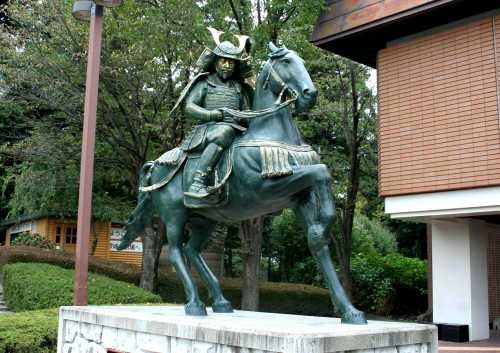 南部師行銅像 根城 八戸市 青森県
