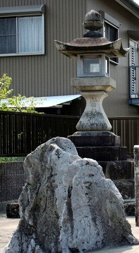 秋葉山常夜燈・道標 立石 石巻本町 豊橋市 愛知県