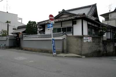宝樹寺 むかし、この地の北辺に一ノ橋と呼ばれる橋が架かっていたことから橋詰堂とも呼ばれていた。以下略 京都市