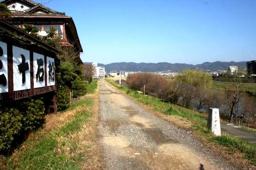 月見館・宇治川堤防 伏見区 京都市
