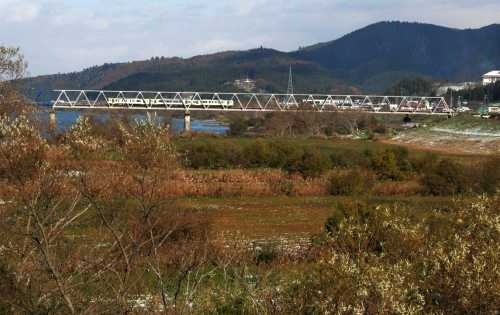 柳津大橋から気仙沼線鉄橋 柳津 津山町 登米市