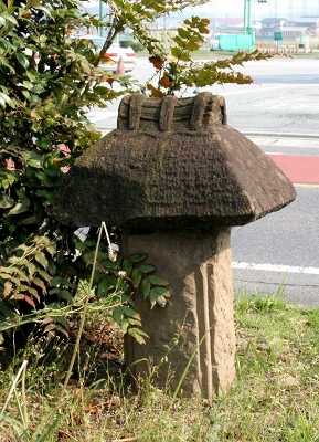 石塔 神納町 津市 三重県