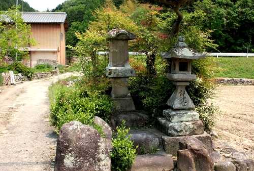 御神燈・万度石 足坂 美里町 津市 三重県