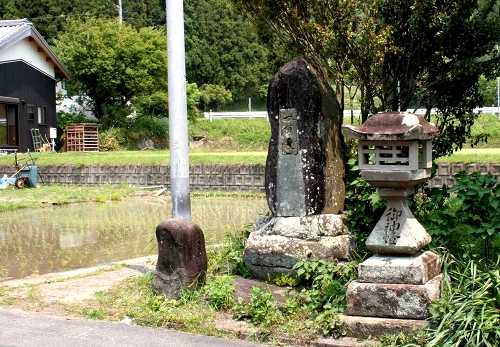 御神燈・万度石 足坂 美里町 津市 三重県