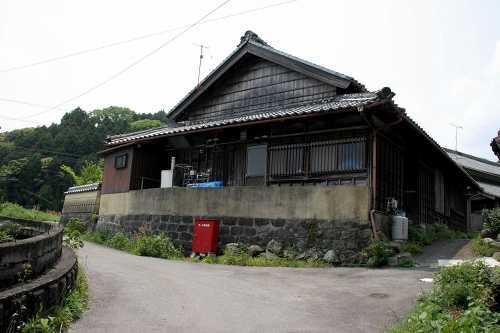 右へ