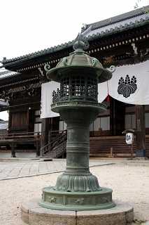 銅灯篭 専修寺 一身田町 津市 三重県