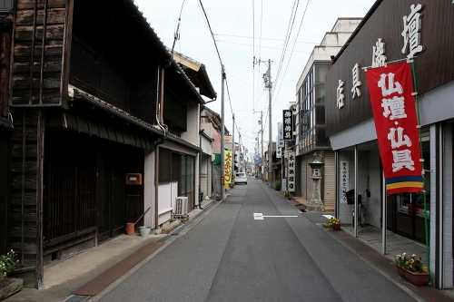 向拝前(ごはいまえ)通り 一身田町 津市 三重県