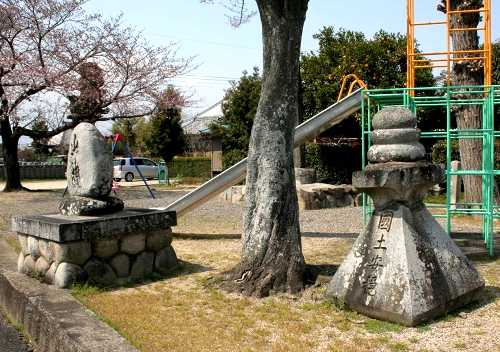 山神・常夜燈・道標 旧熊野権現跡・地子町公民館脇 神戸３丁目 鈴鹿市 三重県
