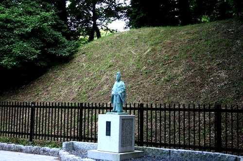 徳川頼房像・大手門跡 水戸