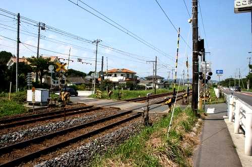 第一足洗踏切（右：国道６号、左入る：旧道） 中郷町足洗 北茨城市