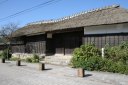 松村任三生家長屋門 屋敷通り 高萩市