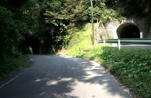 左：旧浜街道 末続隧道 右：下長沢隧道 至衛生センター 久之浜町 いわき市
