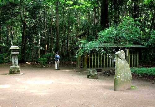要石・芭蕉句碑 鹿島神宮 宮中 鹿島市 茨城県