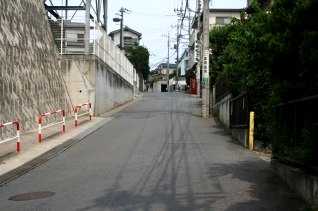 たびやの坂 左：新座市畑中 右：朝霞市膝折町