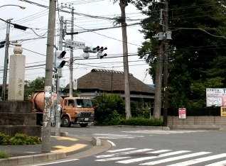 野火止大門交差点・平林寺寺号石