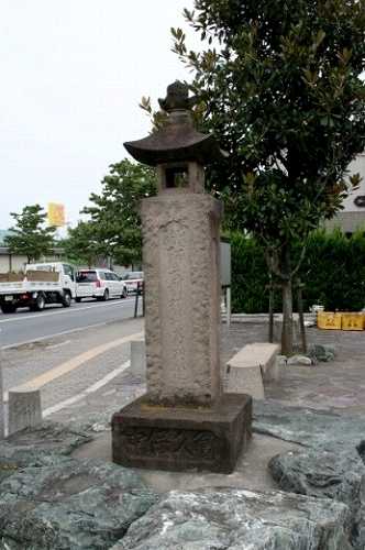 角の常夜燈 亀久保３丁目 大井町 埼玉
