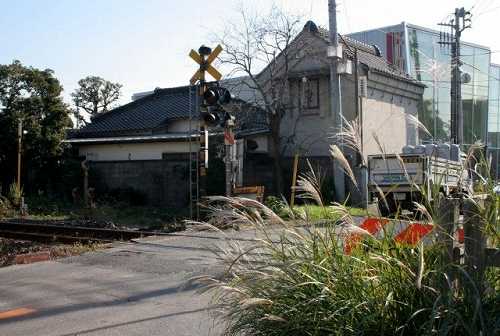 成田線第一大森県道踏切・柴崎味噌醤油店 大森 印西市