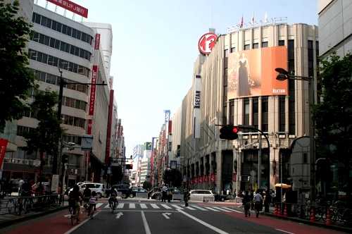 新宿３丁目交差点（内藤新宿西口） 青梅街道追分 新宿区