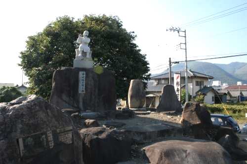 笛吹権三郎之像 石和町川中島 笛吹市 山梨県