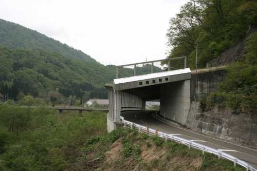 岩鼻雪覆道 三俣 湯沢町 南魚沼郡 新潟県