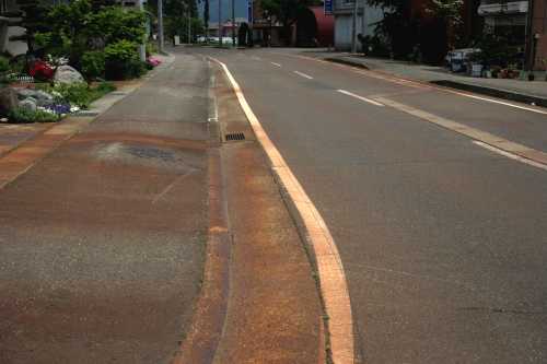 赤い道 塩沢 南魚沼市 新潟県