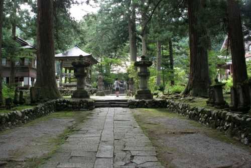 参道 雲洞庵 雲洞 南魚沼市 新潟県