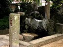 百度石、水神 松戸神社 松戸