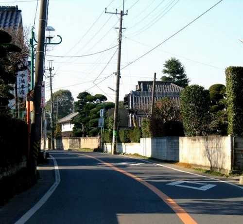 布施街道・道標(左 江戸道 右 流山道） 柏市