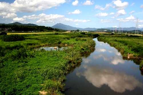 恋瀬川 橋から西方、筑波山を望む 茨城県