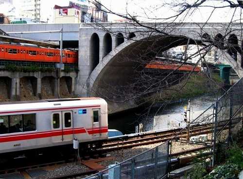 聖橋 中央線 地下鉄丸の内線