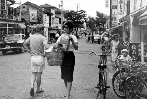 旧軽井沢 上：１９６６年 下：２００２年