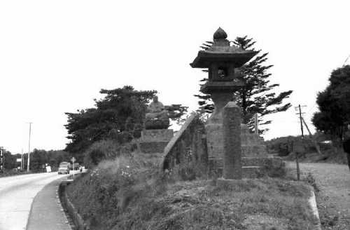 右： 北国街道 左： 中山道 追分宿の分去れ（わかされ）