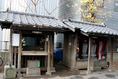 塩地蔵（左） 吉敷町1丁目 大宮区 さいたま市 埼玉県