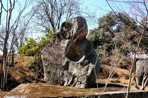 だるまいし（東竹院） 久下 熊谷市 埼玉県