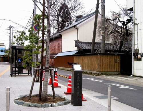 日光御成道一里塚跡碑 岩槻市役所角 岩槻 埼玉