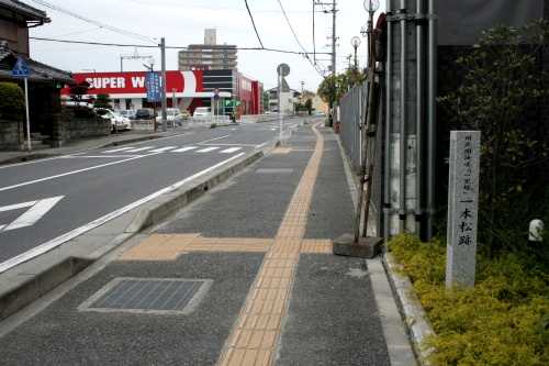 旧北国海道「一里塚」 一本松跡 郡農協前バス停横 真野2丁目 大津市