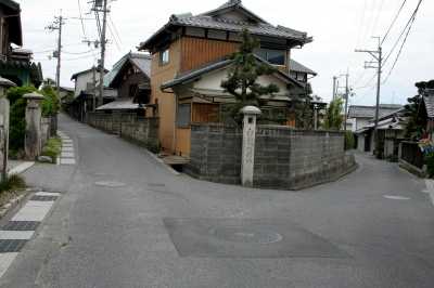 旧道は左 白神神社道標 南小松 大津市