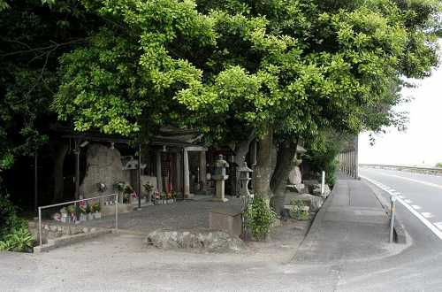 岩除地蔵・石仏群 北小松 大津市