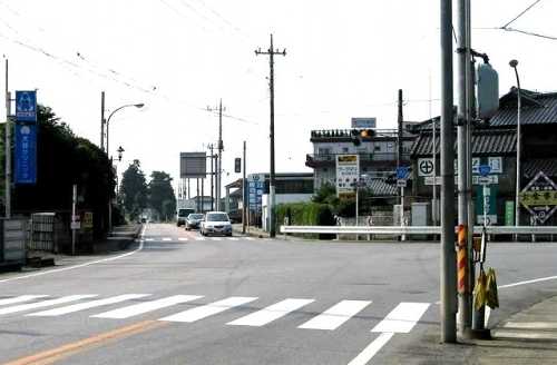 左：壬生街道 ― 右：例幣使街道 楡木