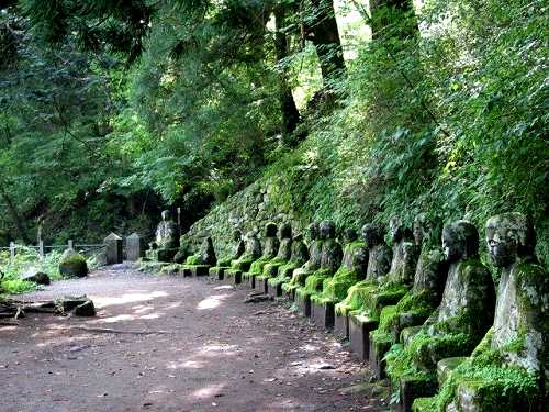並び地蔵(お化け地蔵) 含満ヶ淵 日光