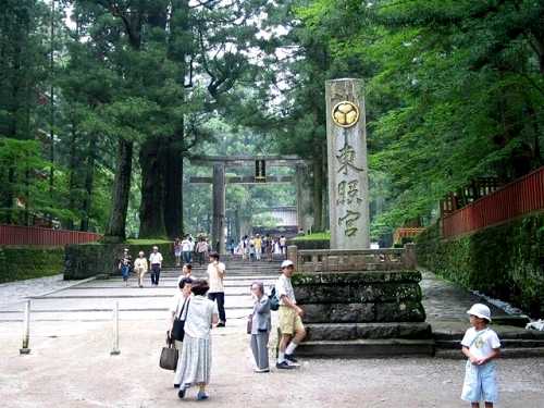 石鳥居と照降石 東照宮 日光