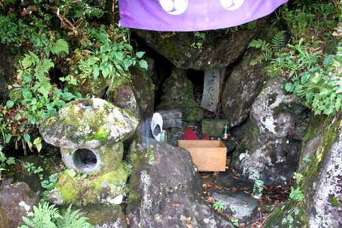 行者返し 来名戸神社