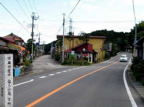 宿入り口（東端） 左が旧道 佐久山 栃木