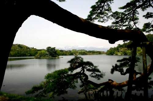 南湖 那須連峰借景 白河市 福島