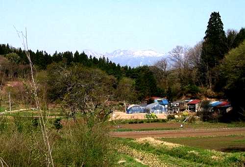 衣がえの清水から西方、那須連峰を望む 泉岡 白河市 福島