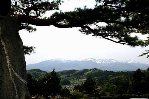 「あれが阿多多羅山」 智恵子の杜公園から 油井 安達町