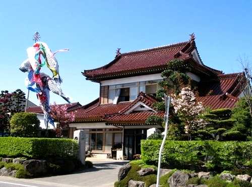 シャチホコを頂く民家 安積町日出山