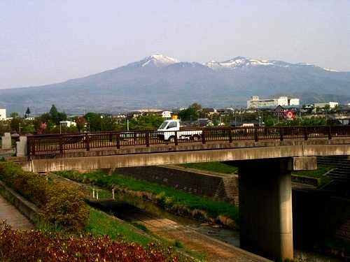 本宮橋より安達太良川、安達太良山（１７００）眺望 下町/荒町 本宮町 安達郡